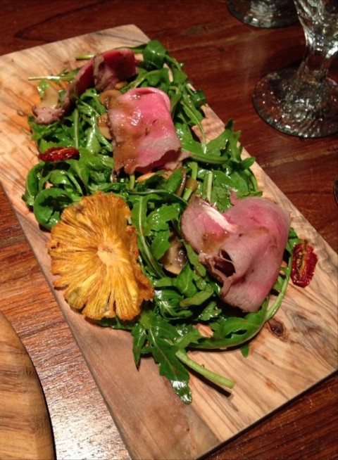 烤牛排芝麻叶沙拉