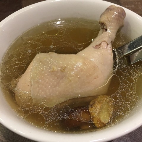 香菇鸡腿汤 